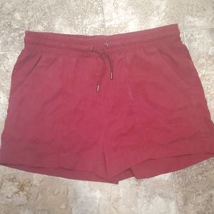 NEW Womens shorts, size M, Universal Thread,